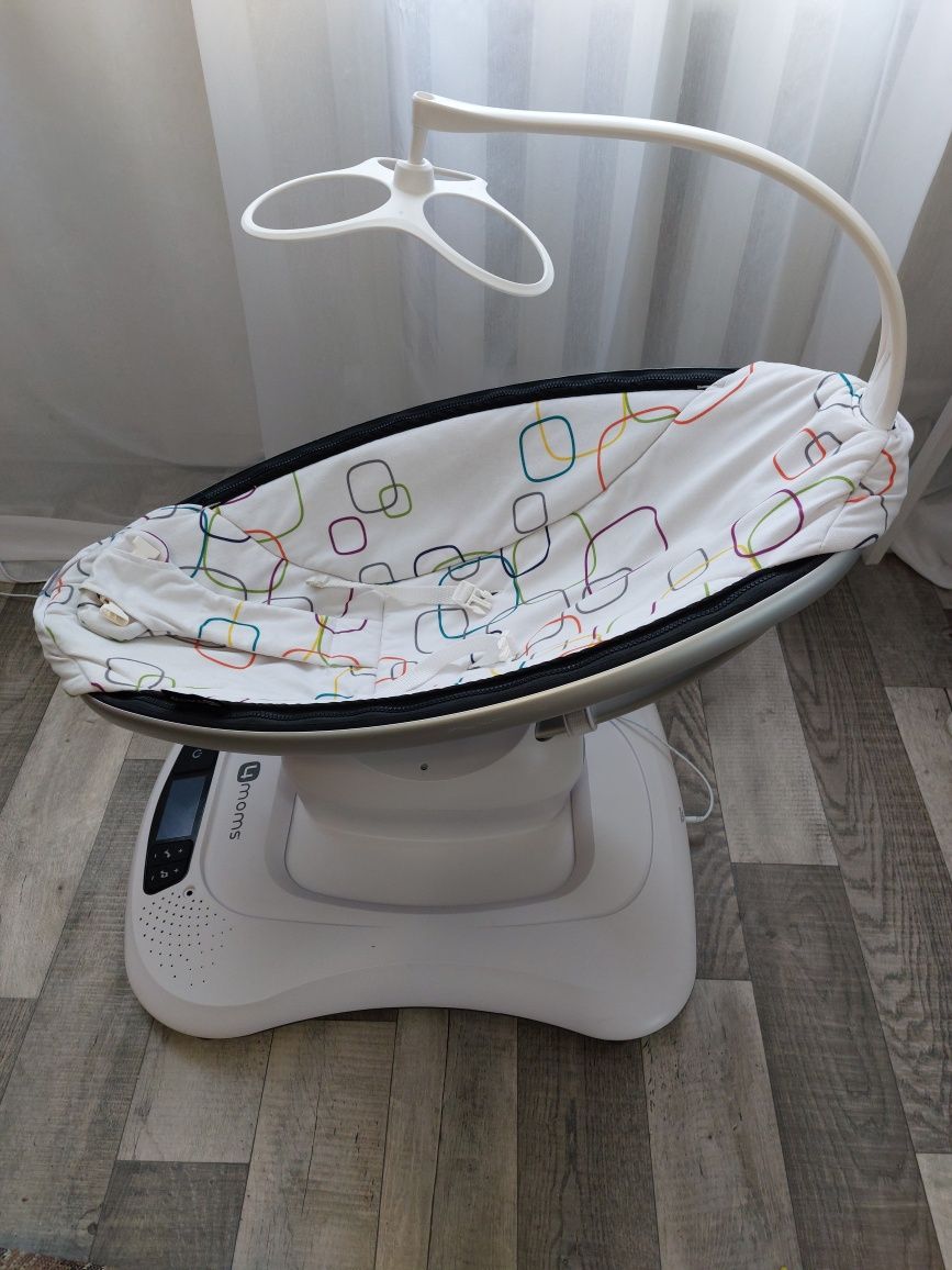 Заколисуючий центр 4moms