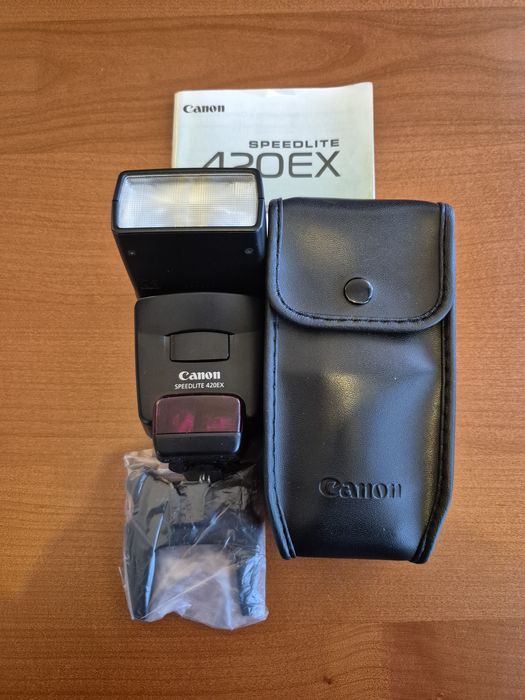 Фотовспышка Canon SPEEDLITE 420 EX.  С креплением  типа башмак.