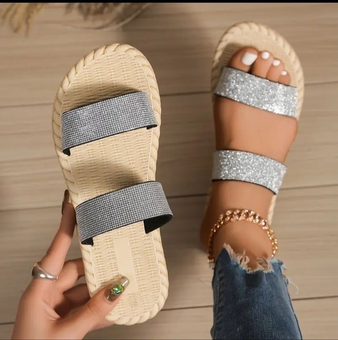 Шикарні блискучі шльопанці  25см