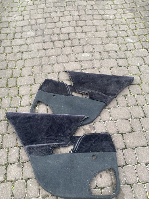 Дверні карти та підголовники омега б