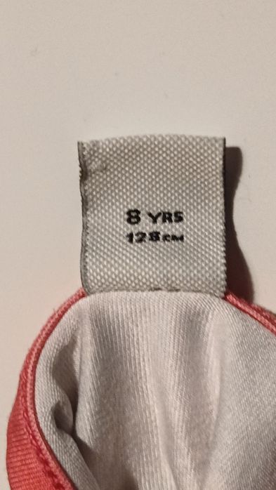 Strój sportowy dla dziewczynki rozmiar 128