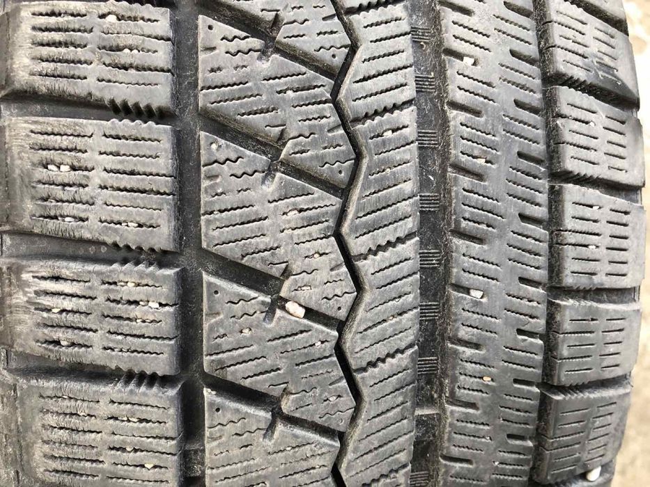 Зимова резина 205/50 R17