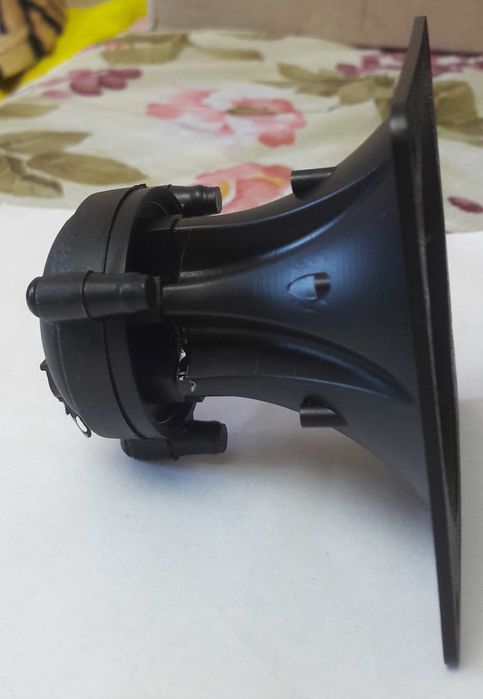 Колонки мониторные  с пъезоэлектрическими твиттерами.