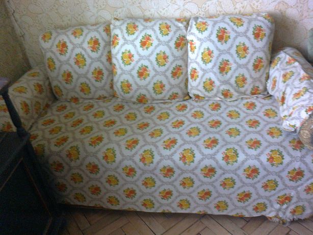продам антикварный пружинный диван