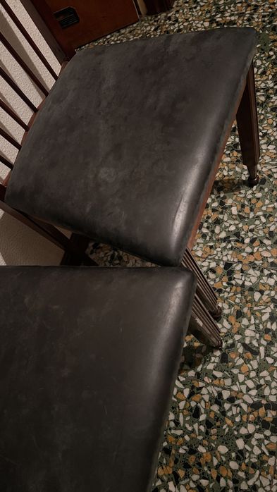 Cadeiras em madeira maciça