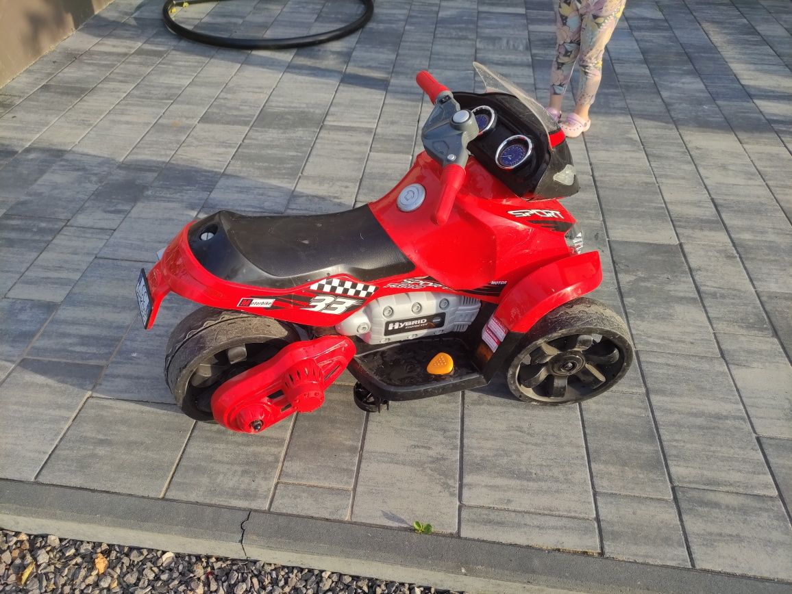 Motorek dziecięcy na akumulator.