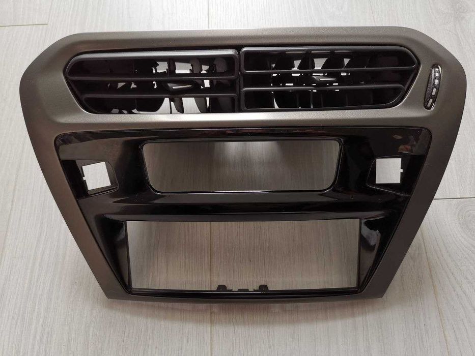 Дефлектор/воздуховод + передняя панель Peugeot 301