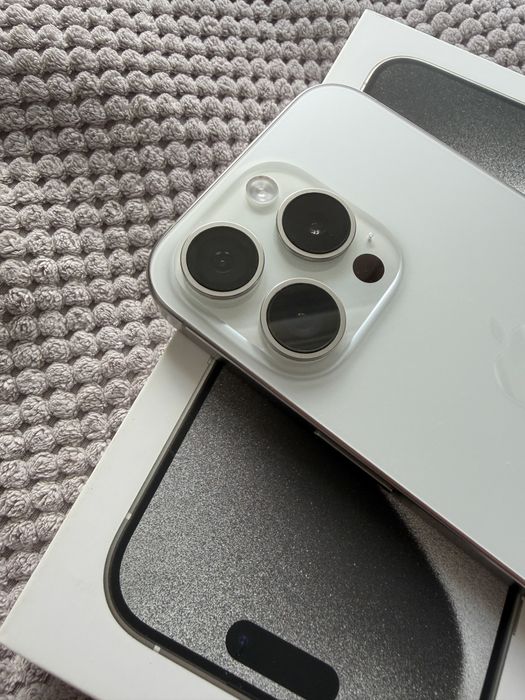 iPhone 15 pro 128GB Bialy tytan