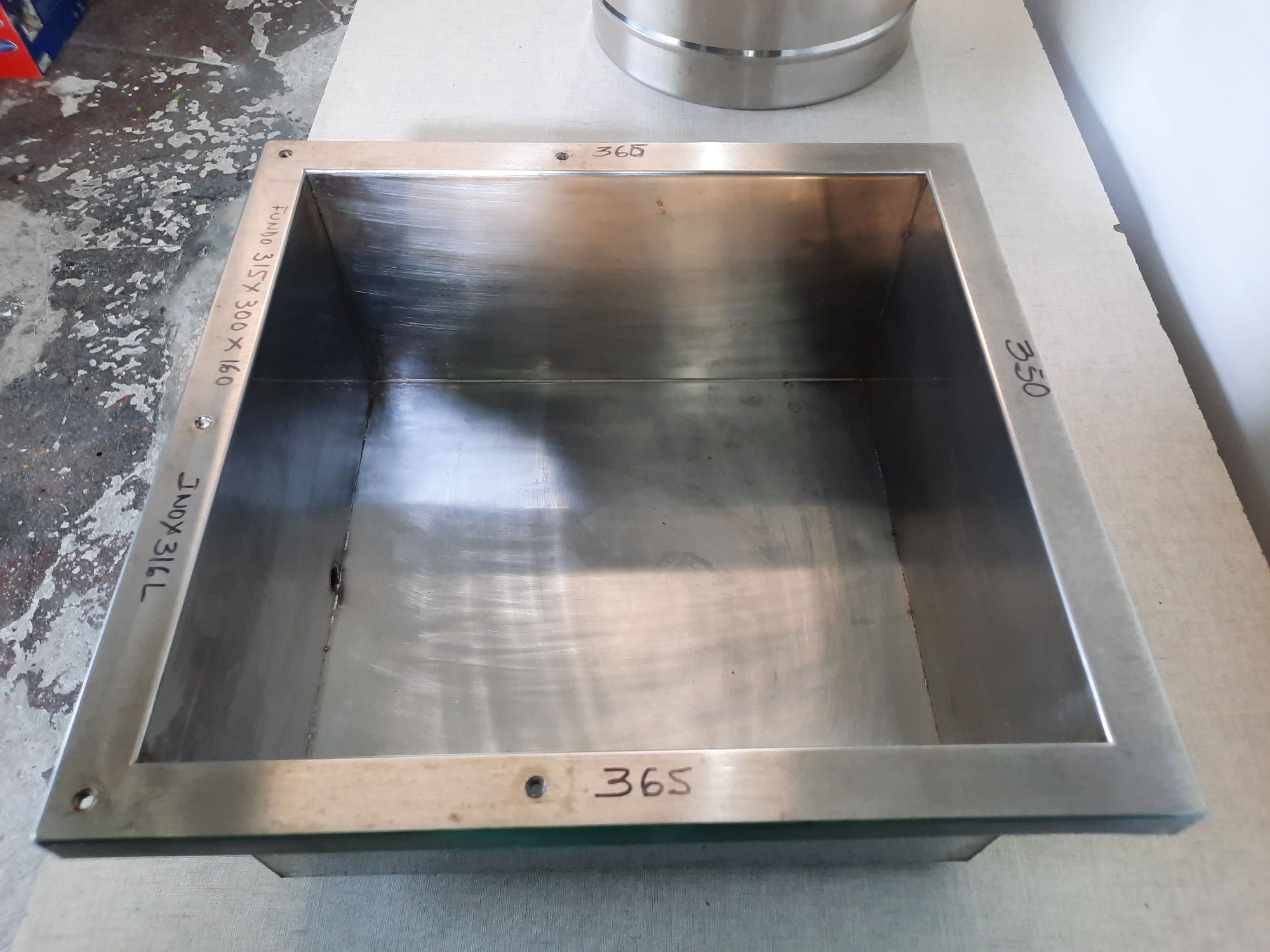 Cuba de inox pequena nova industrial com torneira