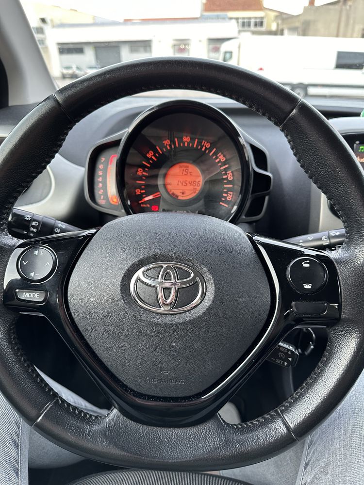 Toyota Aygo 1.0 X-Play +AC 5 portas