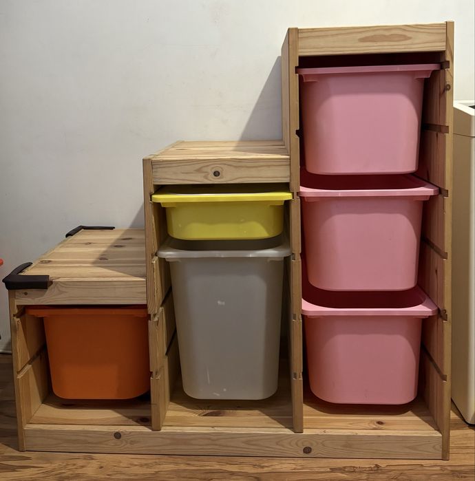 IKEA TROFAST – schodkowy regał z sosny + 6 pojemników