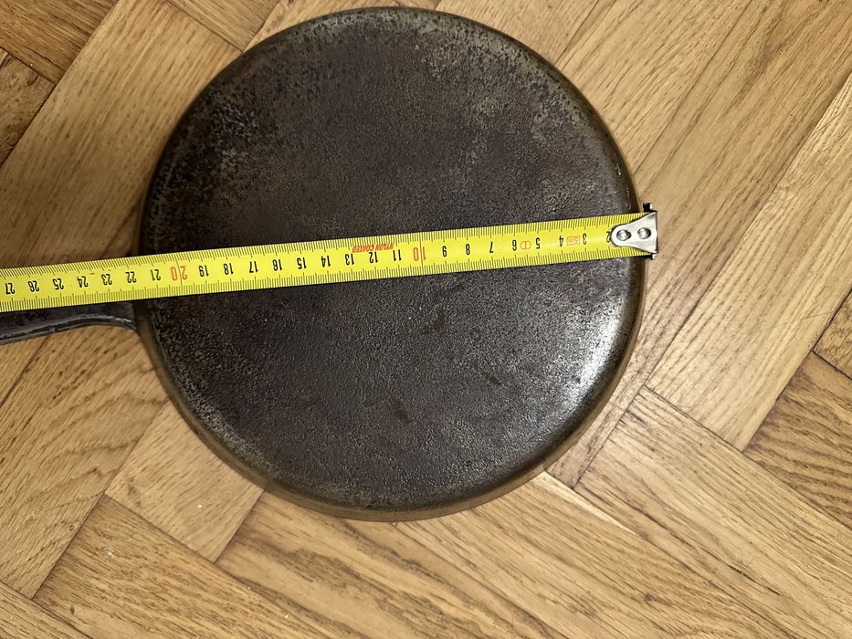 Б/в Сковорідка чугунна чавунна жаровня пательня