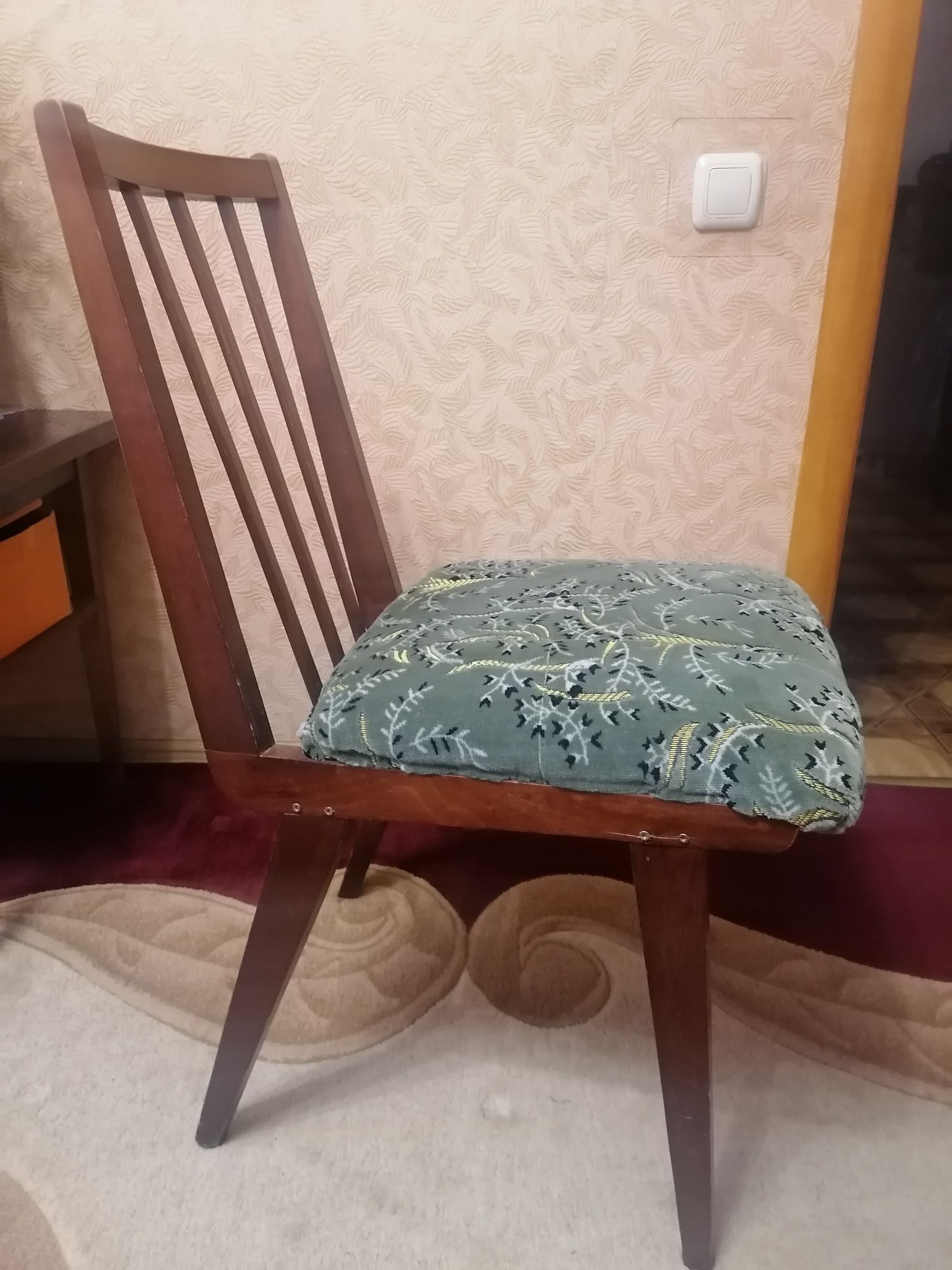 Продам стулья деревянные мягкие