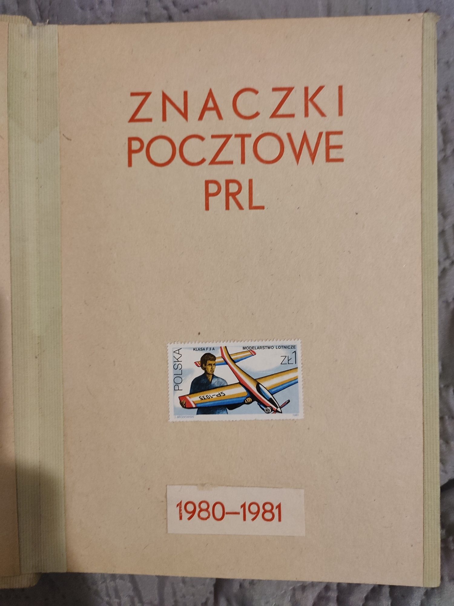 Klaser ze znaczkami pocztowymi polskimi PRL