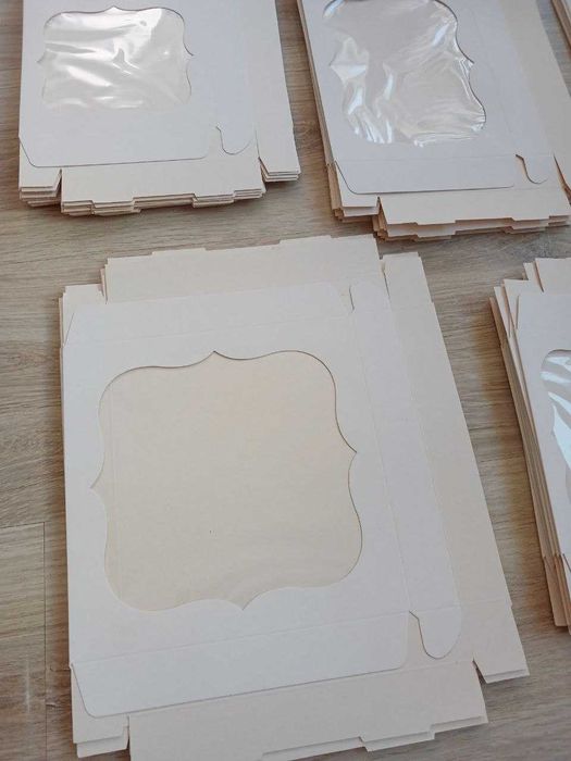 Нові коробки для пряників з віконцем, 24 шт