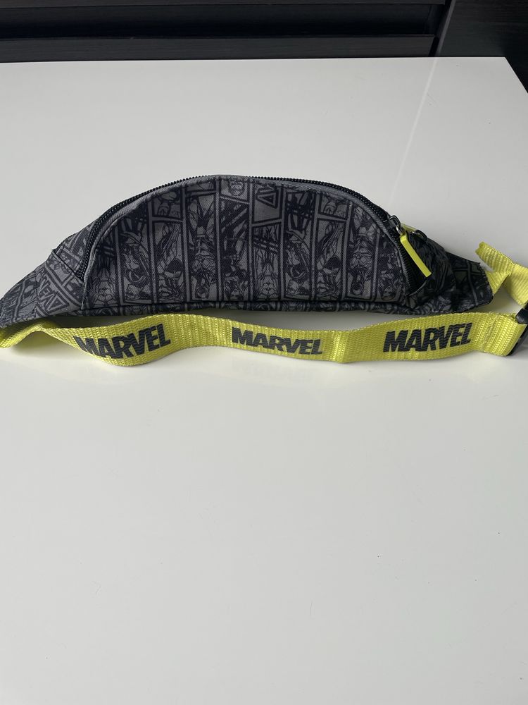 Nerka Marvel w kolorze szarym