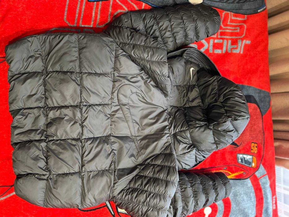 Куртка Nike m нова