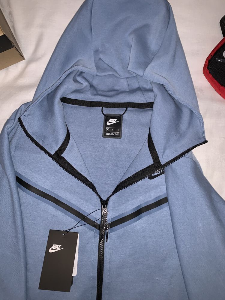 Продам Nike tech fleece два кольори