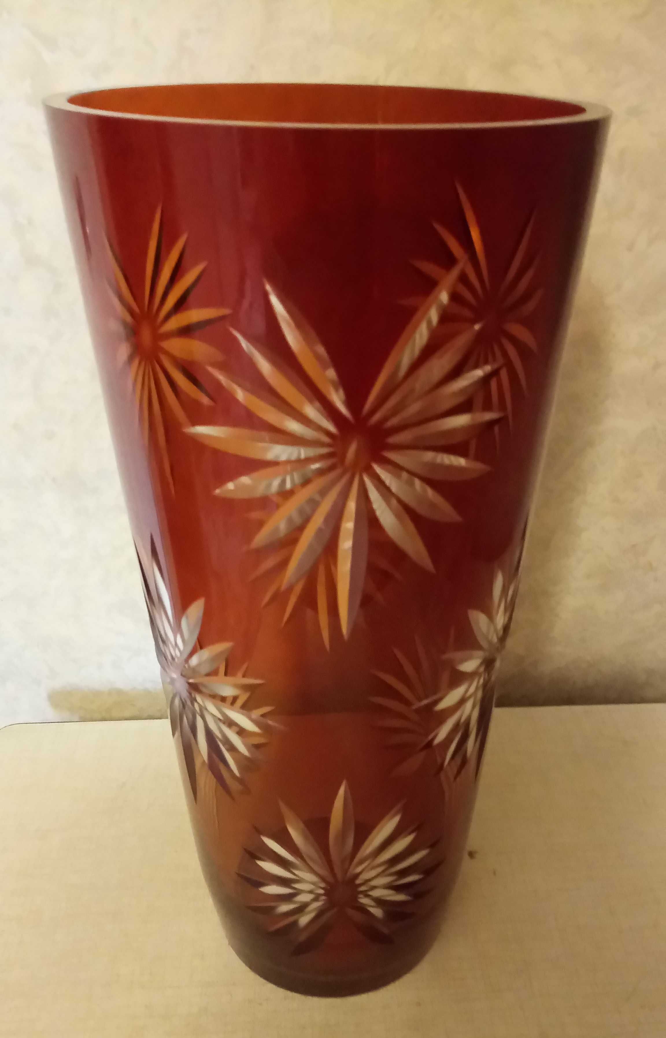 Чешская ваза из цветного стекла.