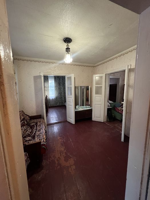 Будинок з великим подвірʼям та городом с. Ольшаниця