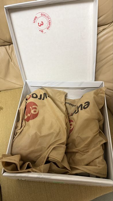 Продам зимові хутряні кросівки