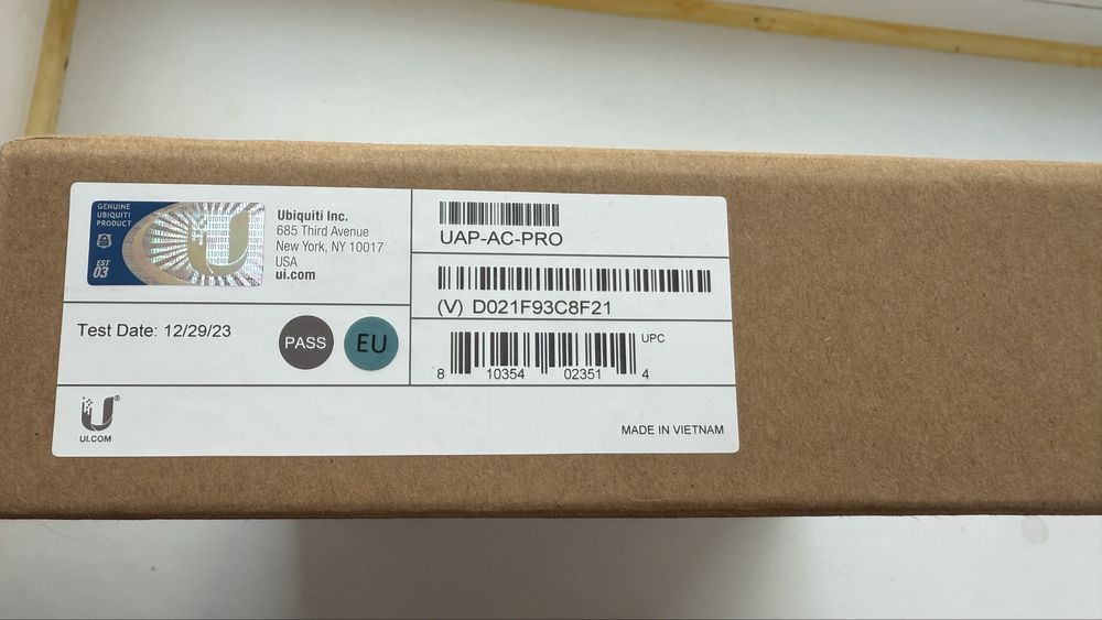 Точка доступа Ubiquiti UniFi UAP-AC-PRO