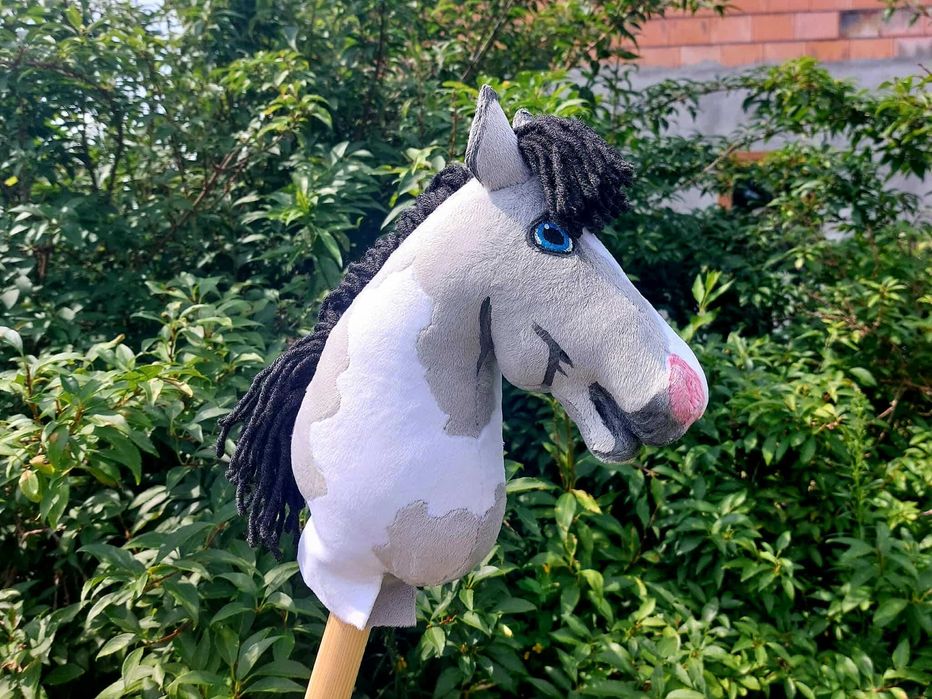 Szary Hobby Horse