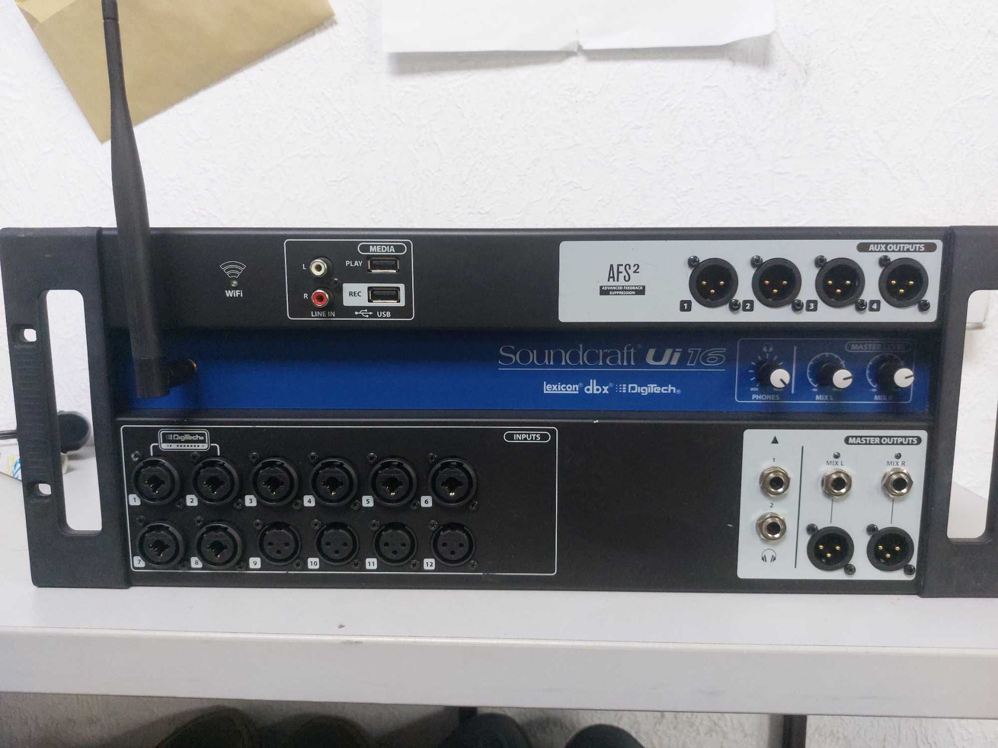 Микшерный пульт Soundcraft UI16