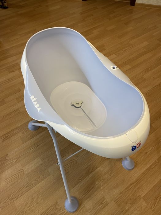 Детская ванночка на подставке б/у