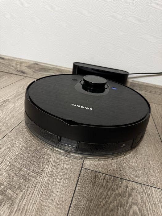 Робот - пилосос.