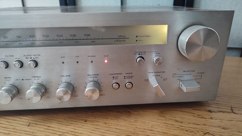 Akai AA 1050 amplituner