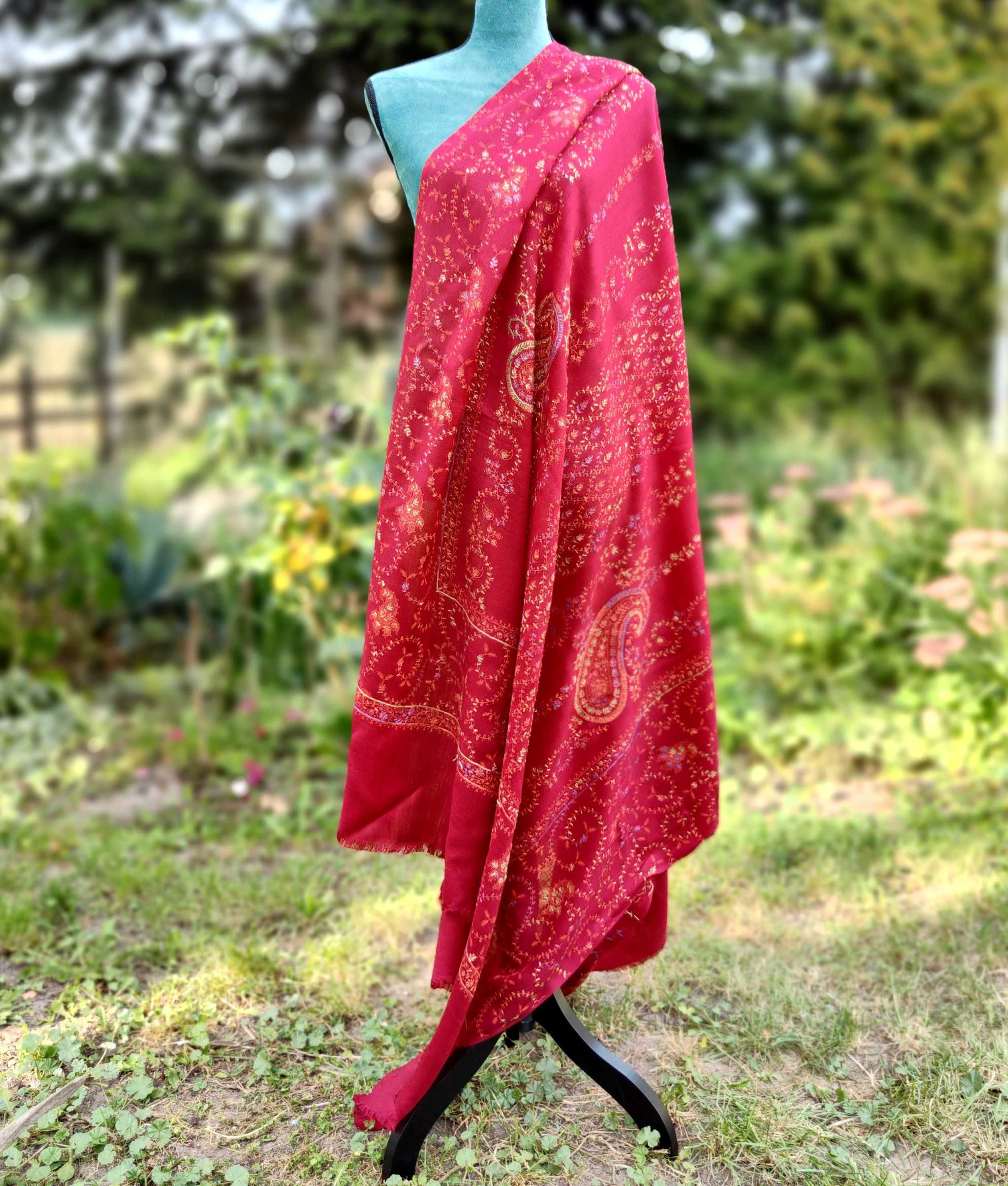 Duży szal orientalny indyjski haftowany haft paisley pashmina czerwony