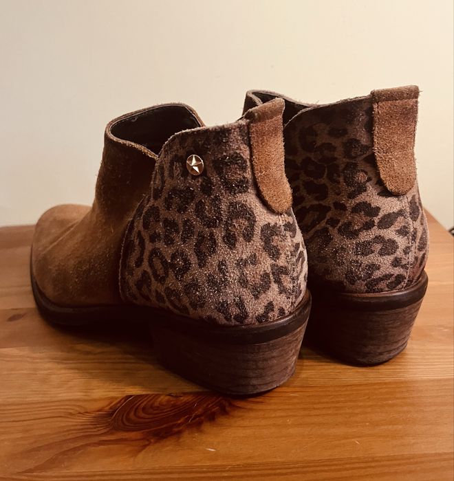 Botas pele e camurça