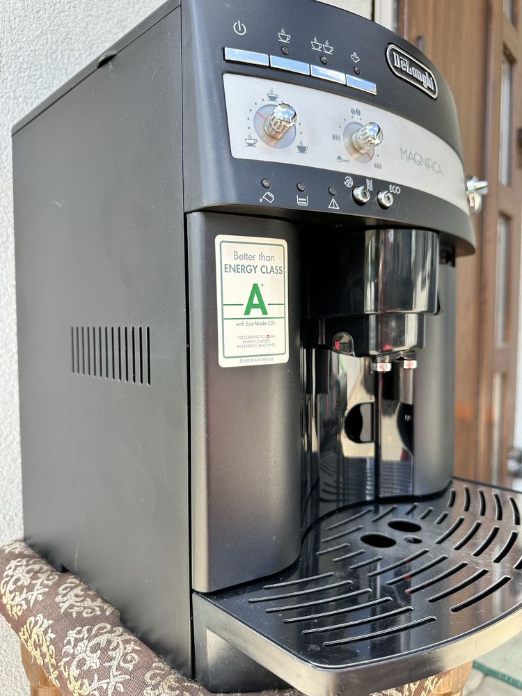 Продам кавомашину/ кавоварку DeLonghi Magnifica