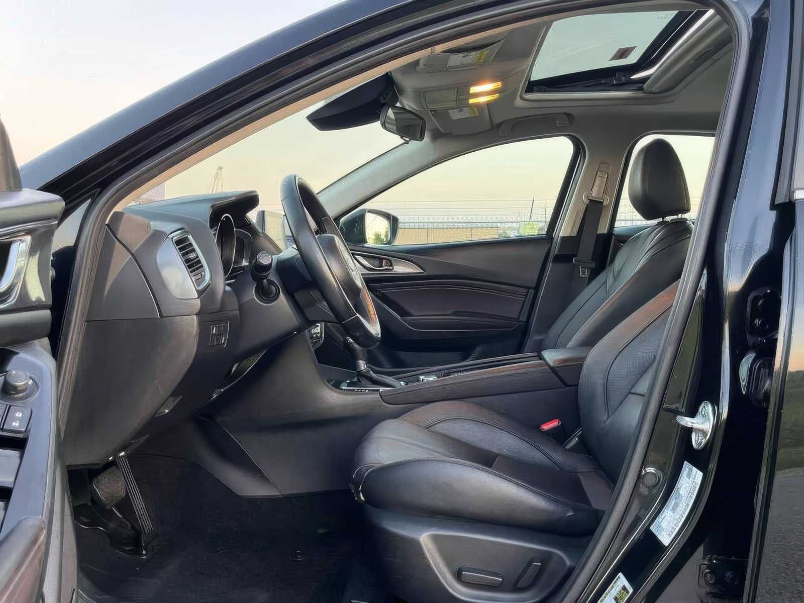 2018    Mazda  3