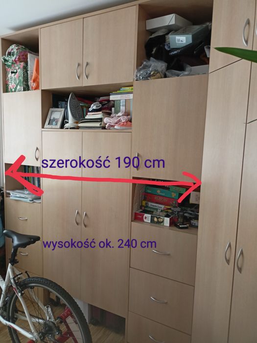 Duża pojemna szafa