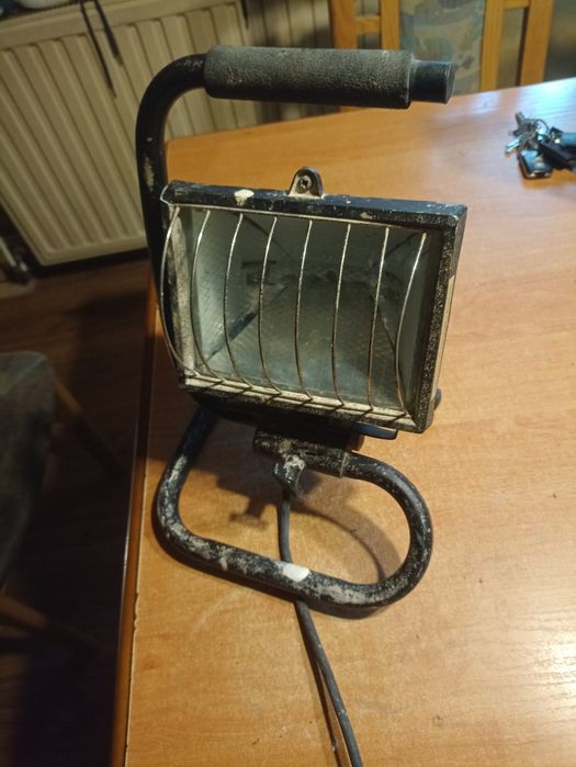 Halogen budowlany