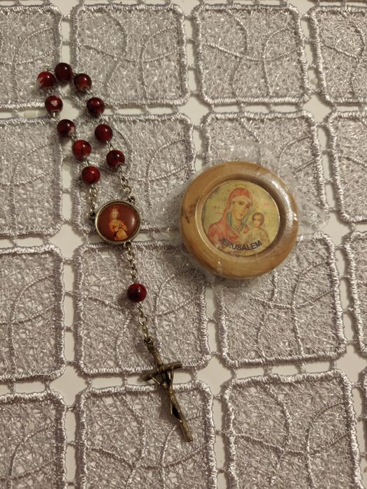 Mały różaniec 10-koralikowy + okrągły magnes na lodówkę