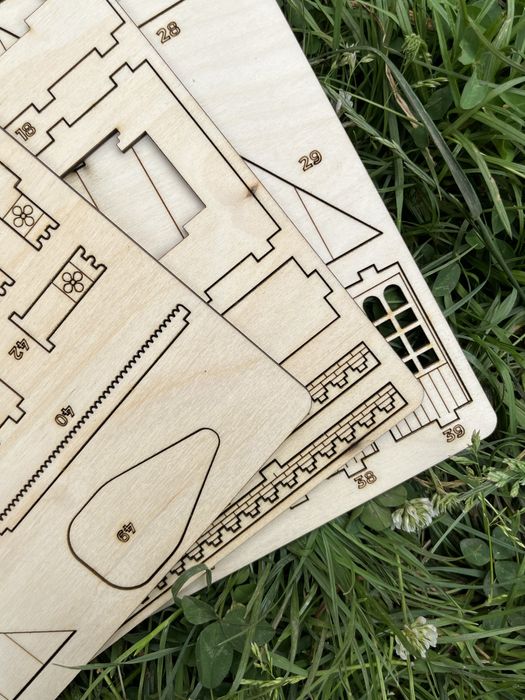 Лазерна порізка та гравіювання фанери на лазерному станку СО2