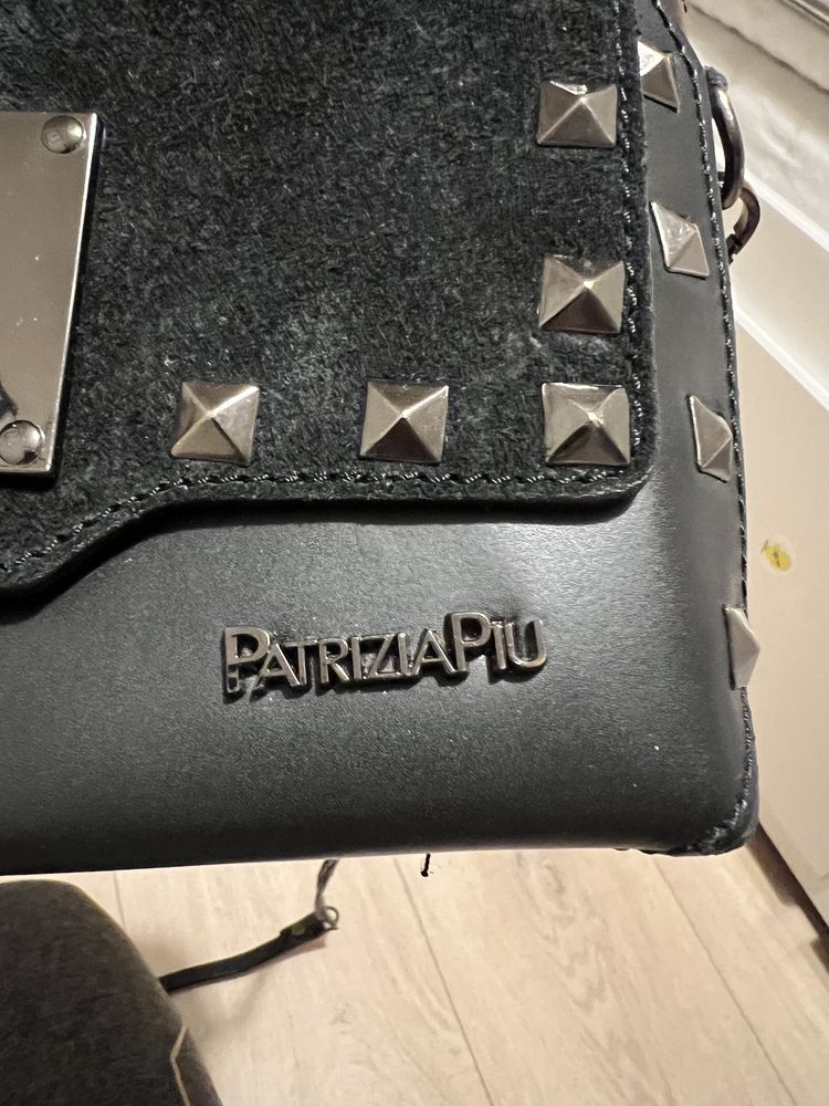 Piękna zamszowa torebka Partizia Piu