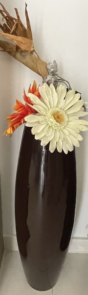 Vaso decorativo em cerâmica castanho-escuro