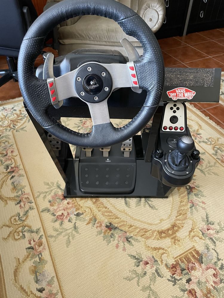 Volante g27 como novo + suporte feito em madeira