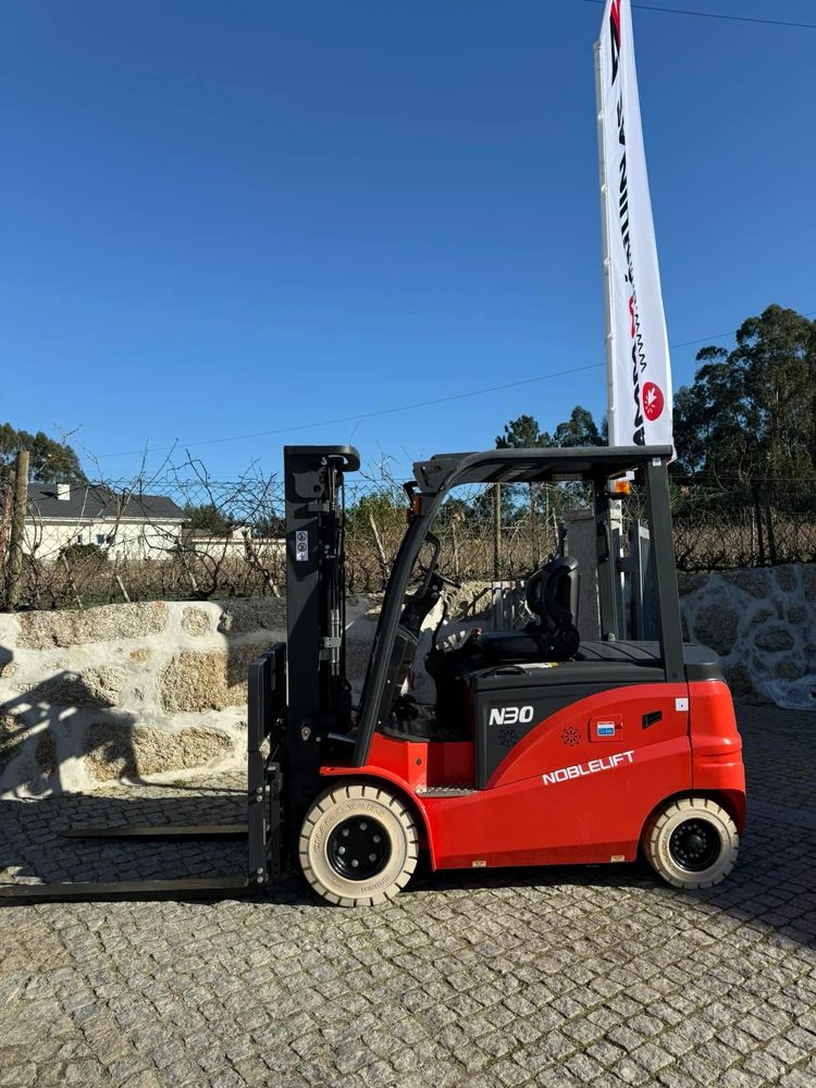 Empilhador 2500kg