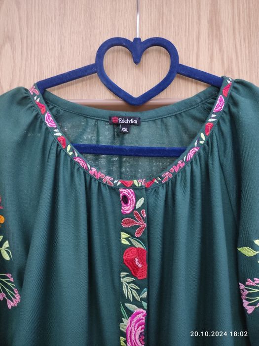 Жіноча вишиванка