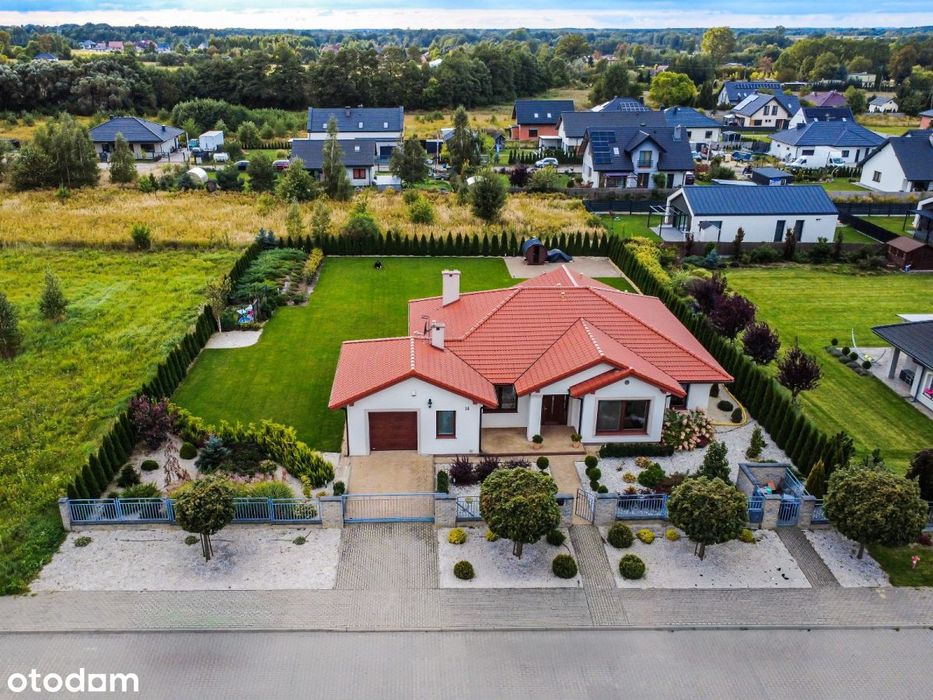 Dom z kominkiem ,sauną i podgrzewanym basenem