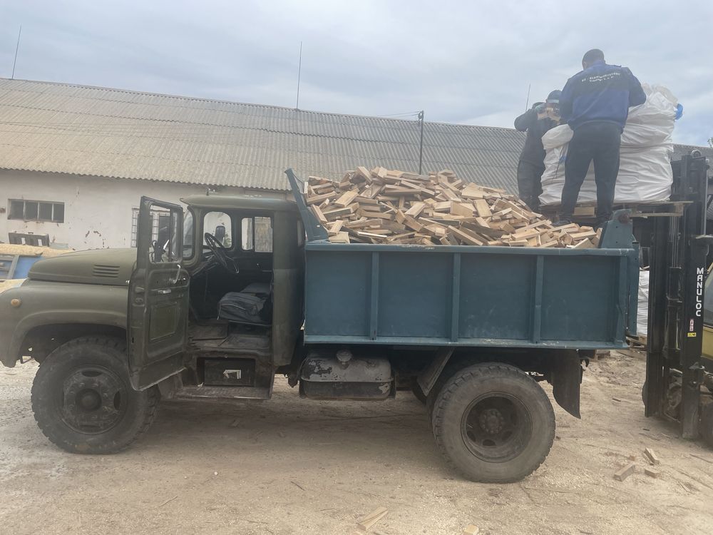 Вантажні перевезення вивіз сміття дрова відходи