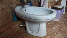 Bidet stojący biały