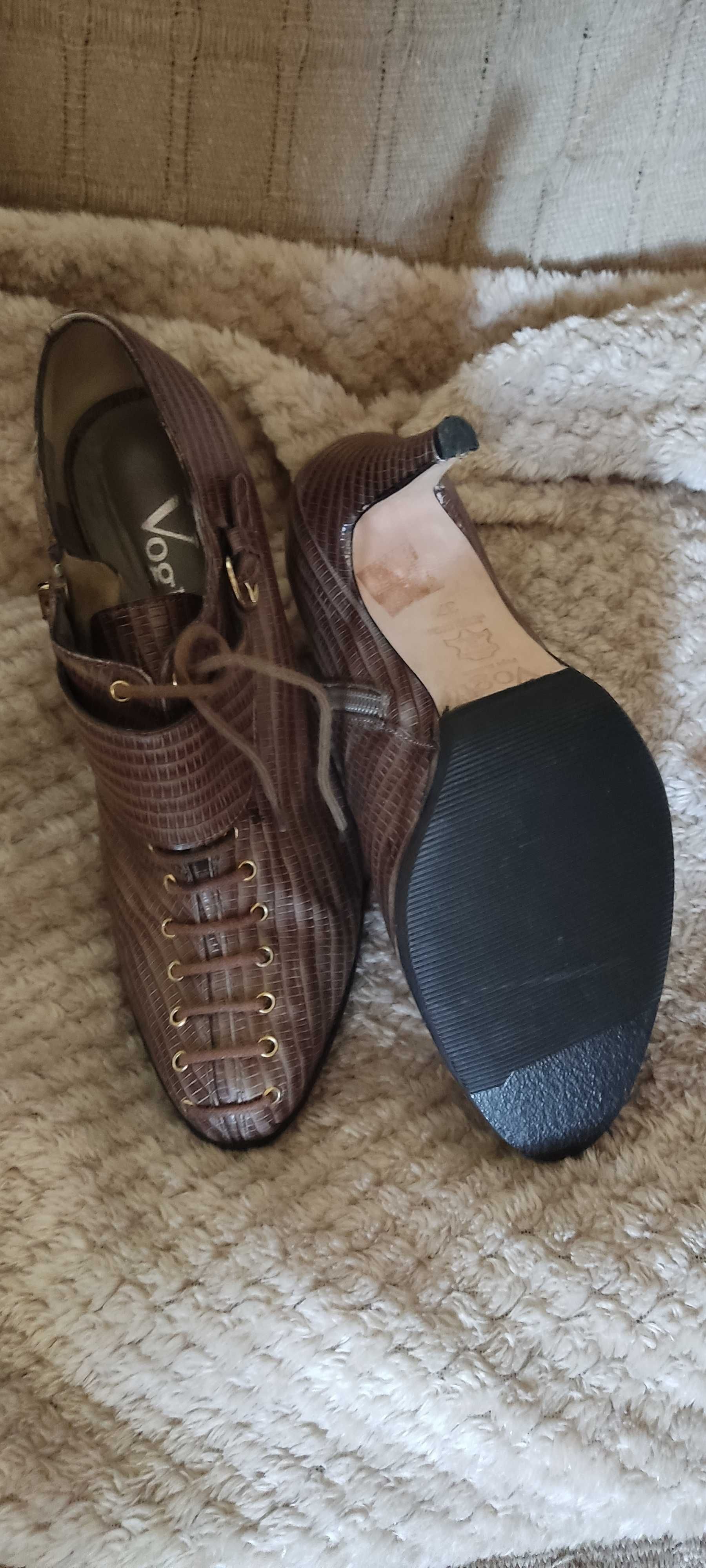 Botins de pele novo