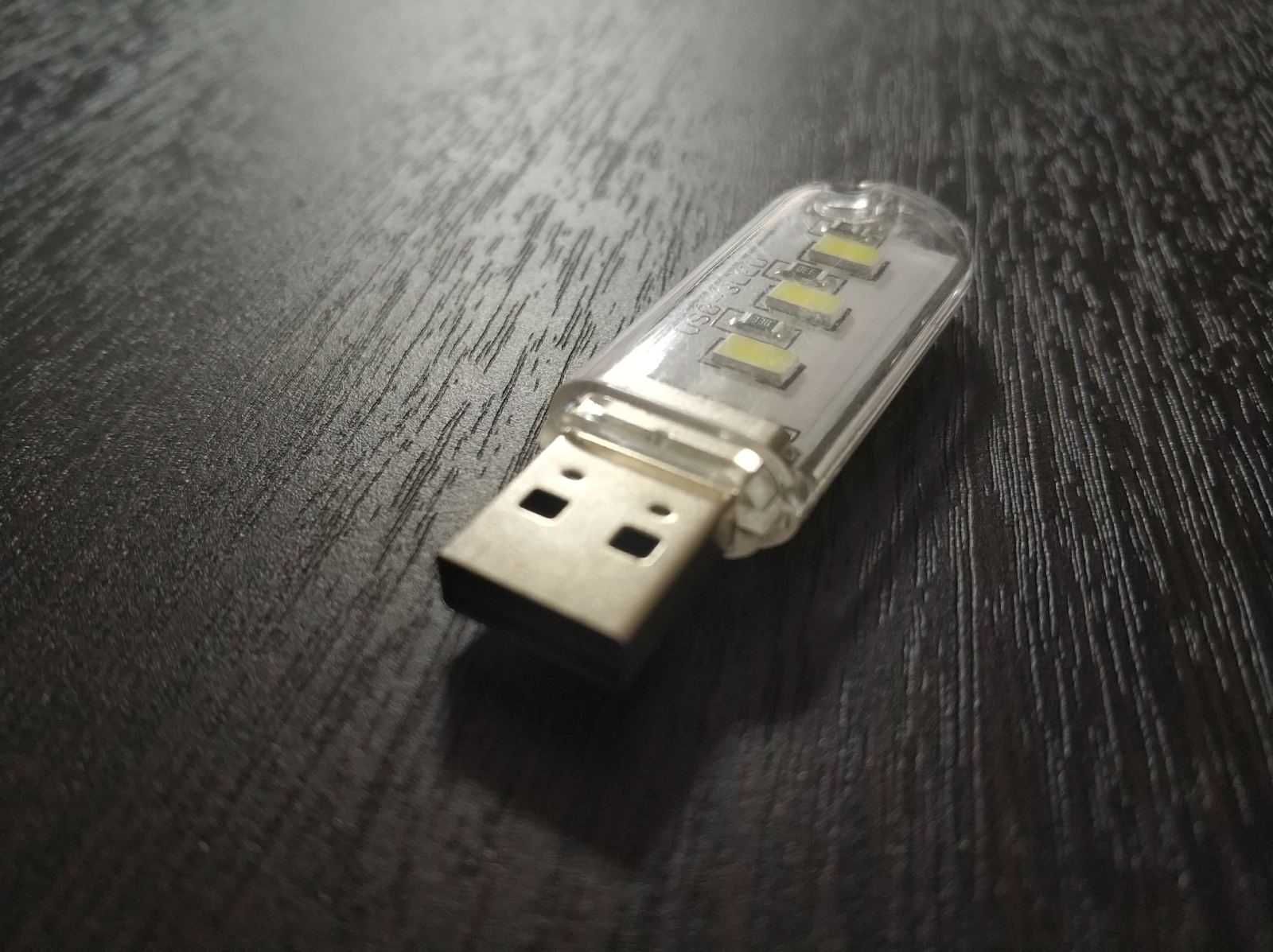 яскравий USB ліхтарик