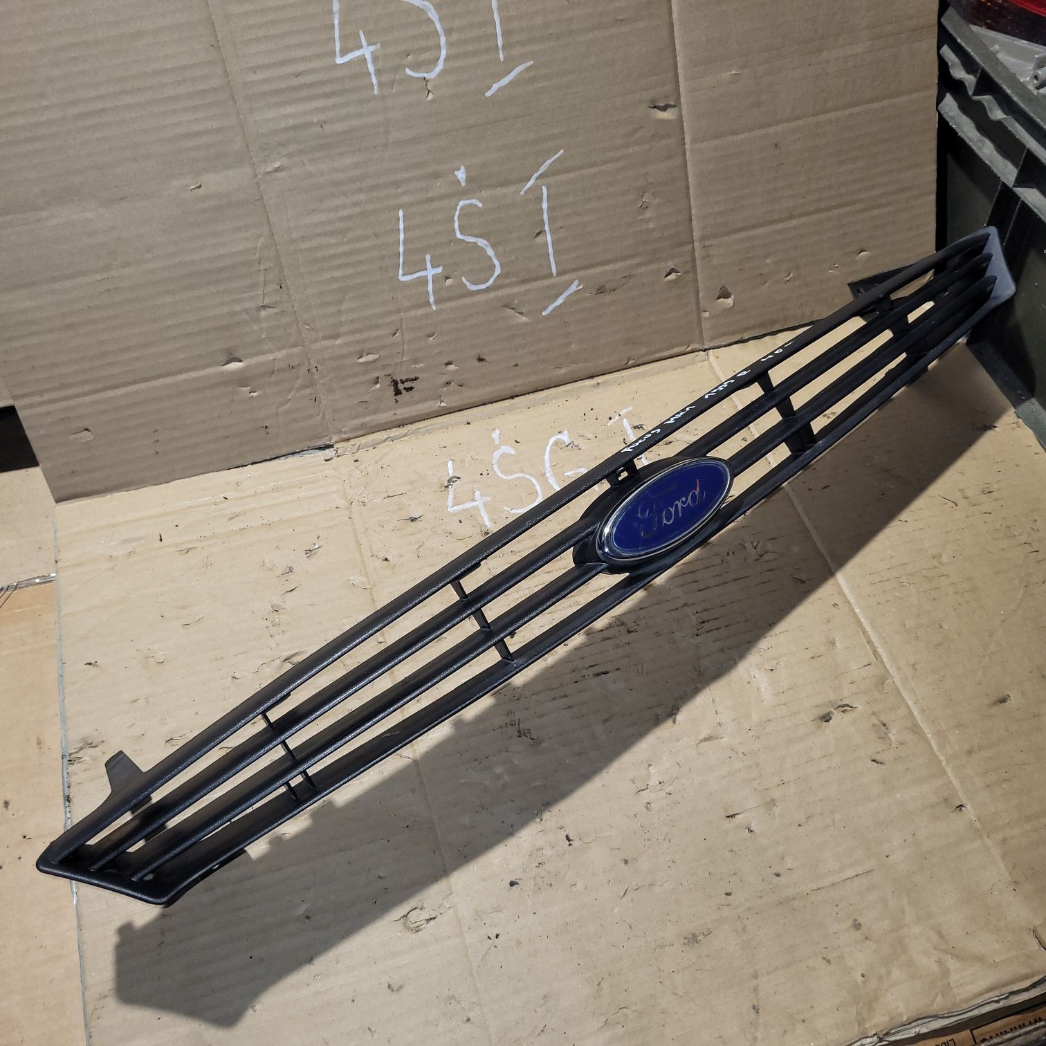 Grill atrapa ford focus mk1 1999r